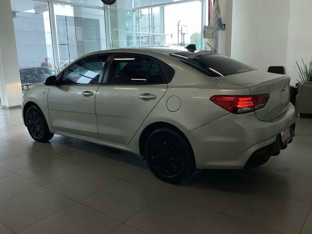 2020 Kia KIA RIO SEDAN 4p L L4/1.6 Man