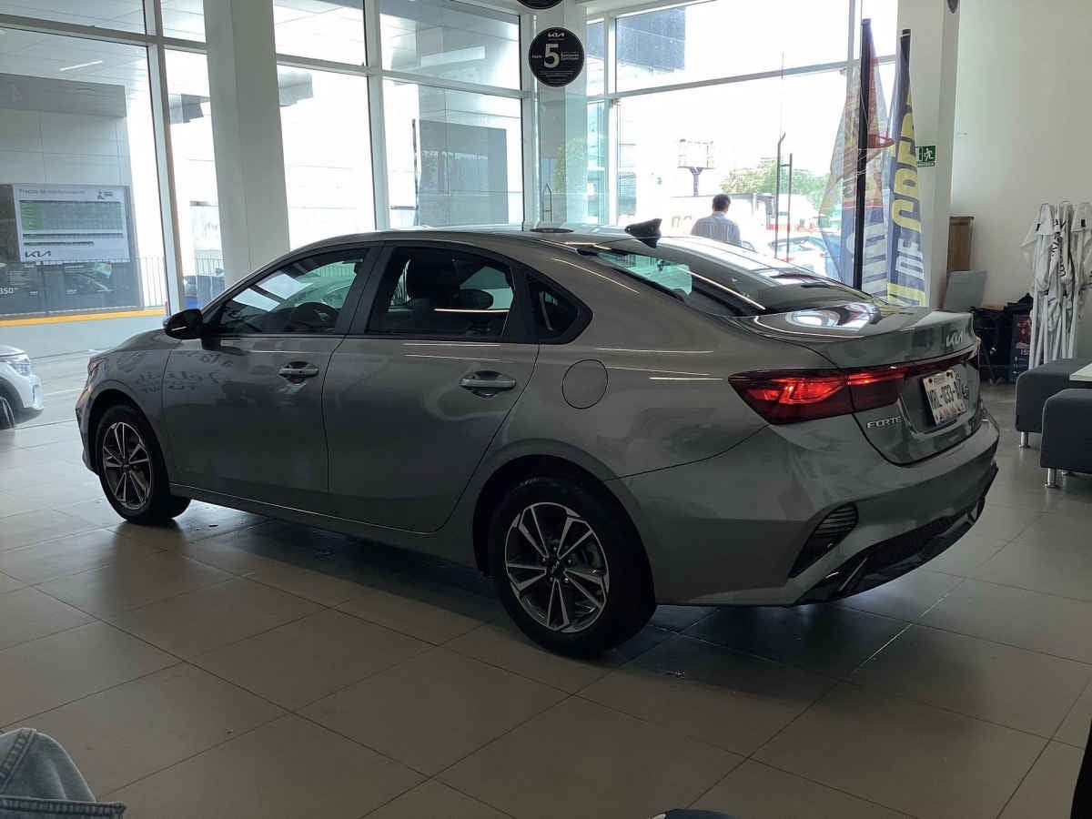 2024 Kia FORTE SEDAN 4p LX L4/2.0 Man