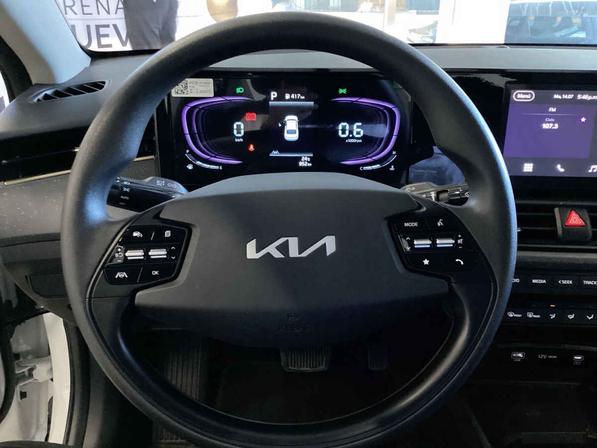 2027 Kia K3 4p LX L4/1.6 Aut
