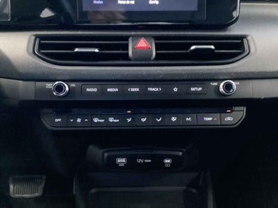 2027 Kia K3 4p LX L4/1.6 Aut