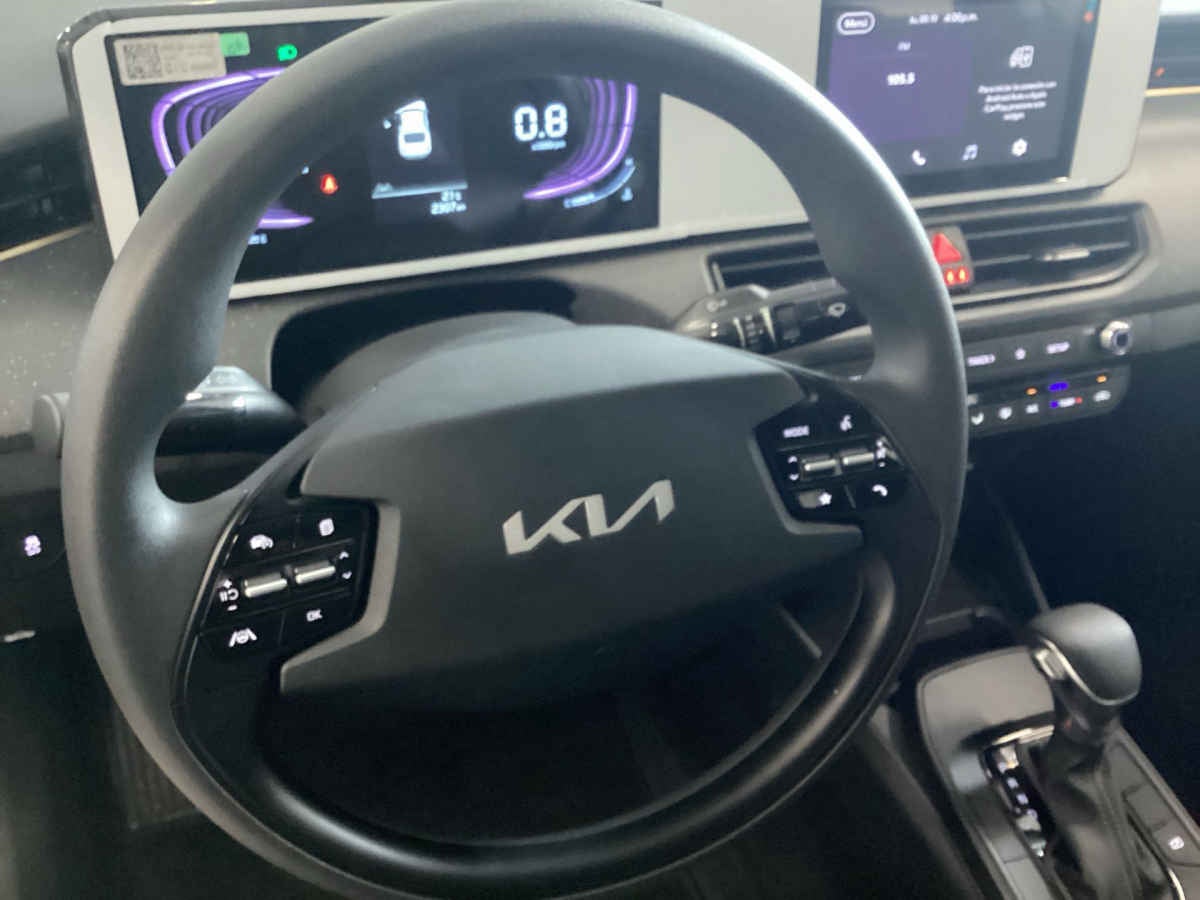2027 Kia K3 4p LX L4/1.6 Aut