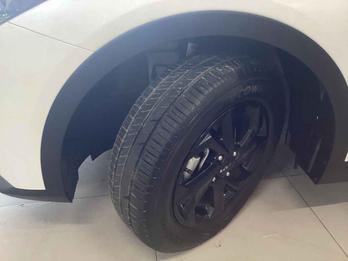 2027 Kia K3 4p LX L4/1.6 Aut
