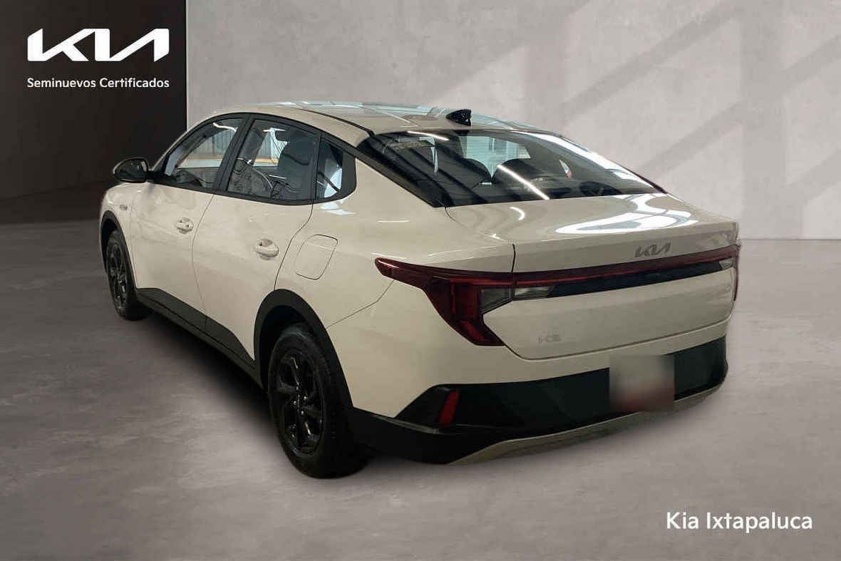 2027 Kia K3 4p LX L4/1.6 Aut