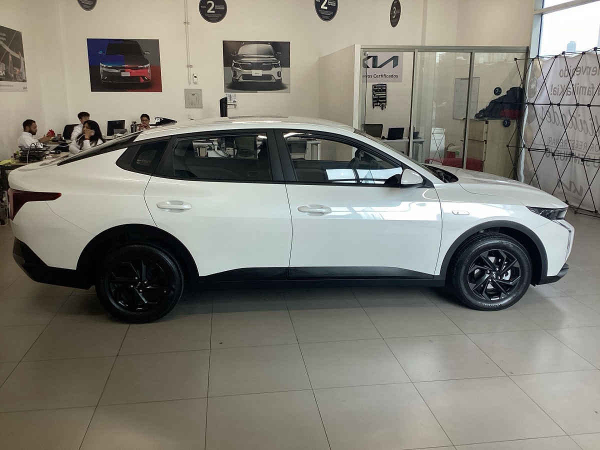 2027 Kia K3 4p LX L4/1.6 Aut