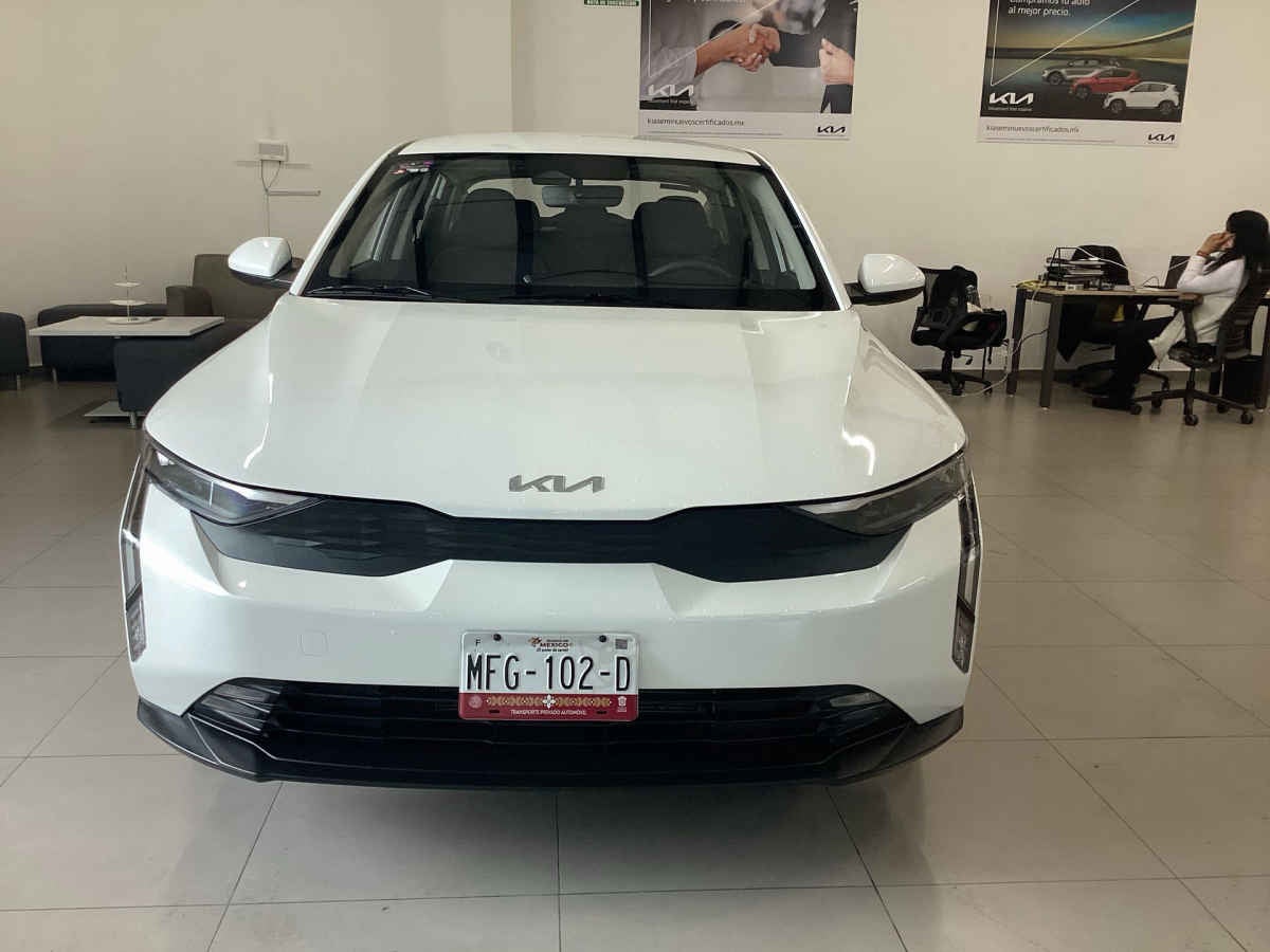 2027 Kia K3 4p LX L4/1.6 Aut