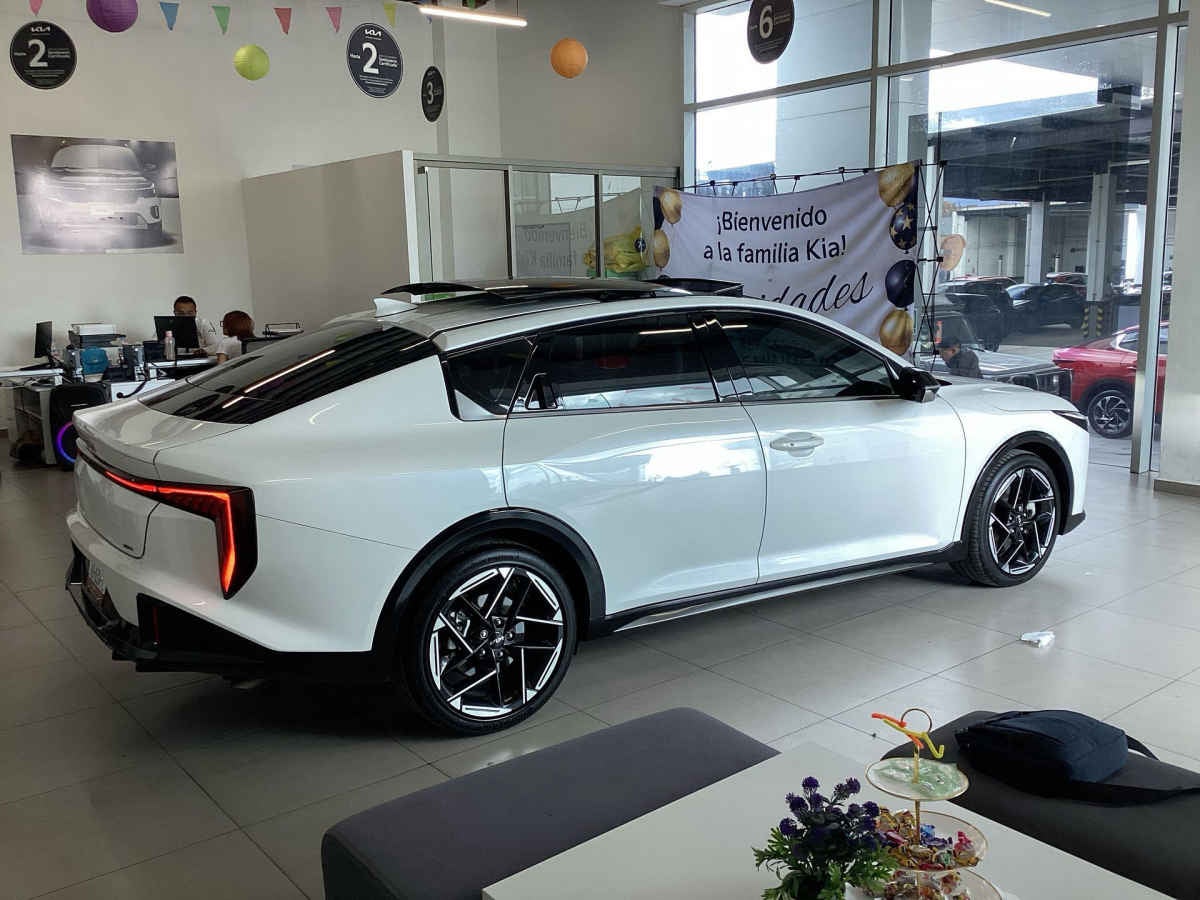 2026 Kia K4 4p GT Line L4/2.0 Aut