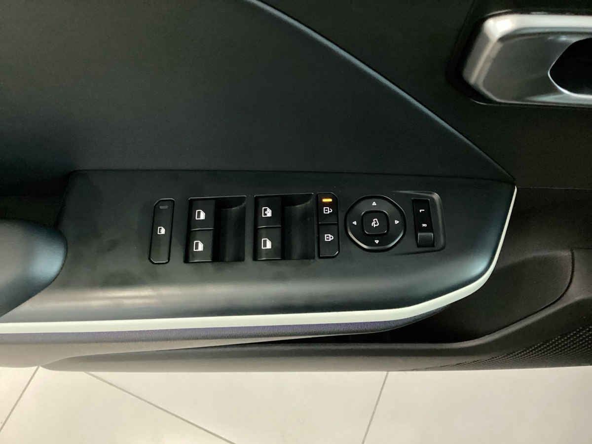 2026 Kia K4 5p GT Line L4/2.0 Aut