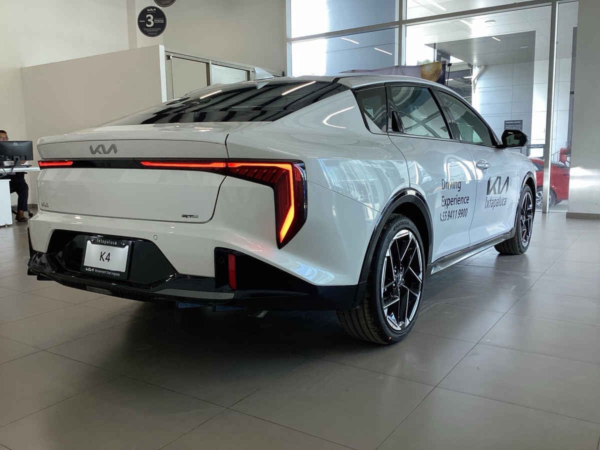 2027 Kia K4 4p GT Line L4/2.0 Aut