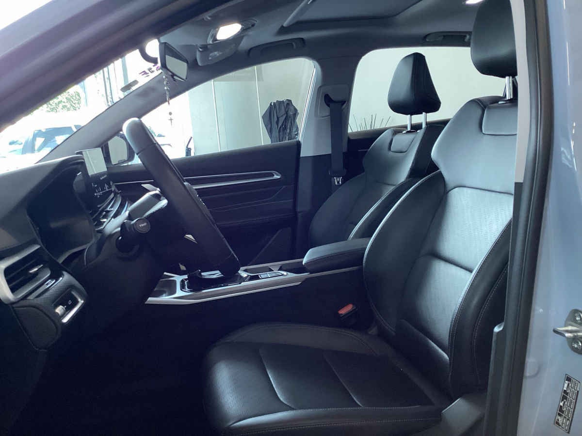 2026 Geely EMGRANG 5p GF L4/1.5/T Aut