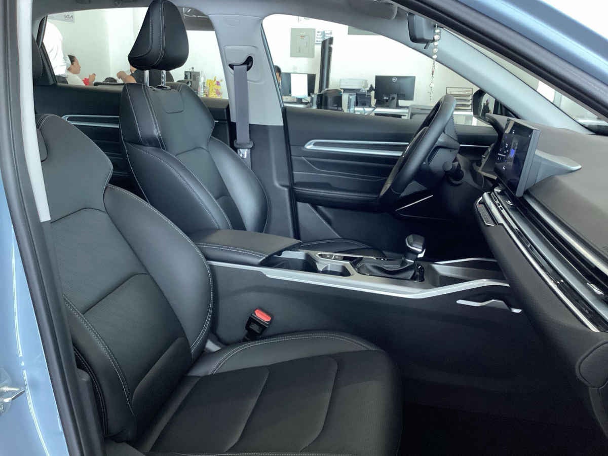2026 Geely EMGRANG 5p GF L4/1.5/T Aut