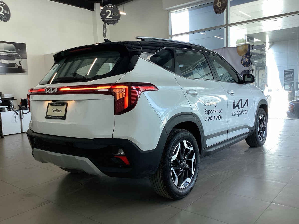 2026 Kia SELTOS 5p SXL L4/1.4/T Aut