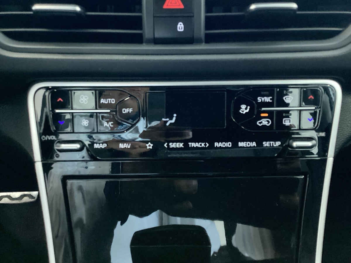 2024 Kia SELTOS 5p SXL L4/1.4/T Aut