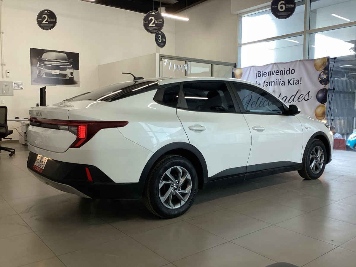 2025 Kia K3 4p LX L4/1.6 Aut