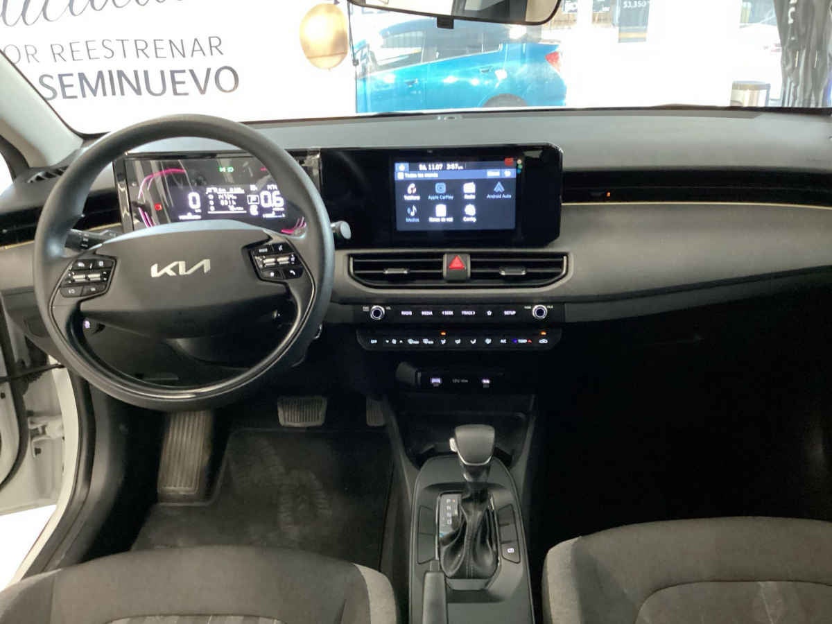 2025 Kia K3 4p LX L4/1.6 Aut