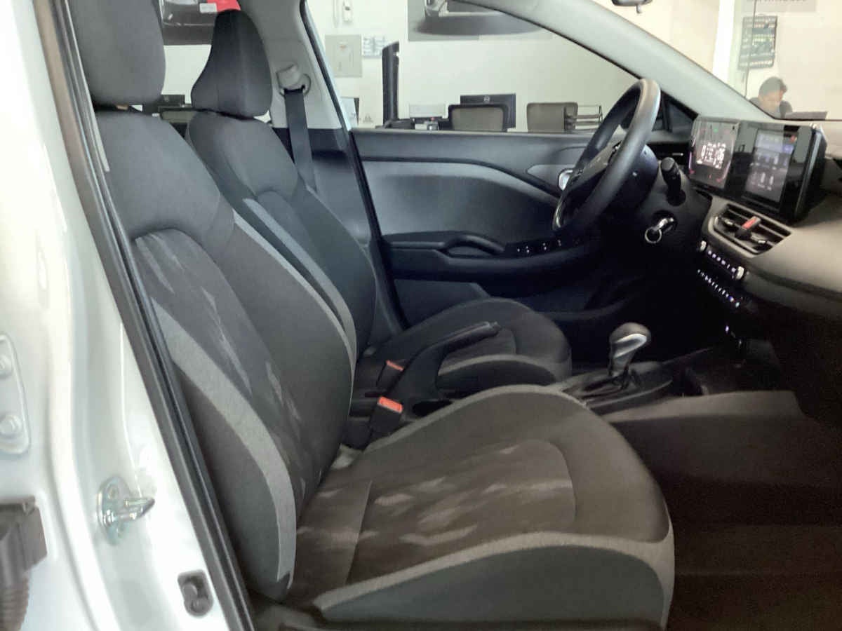 2025 Kia K3 4p LX L4/1.6 Aut