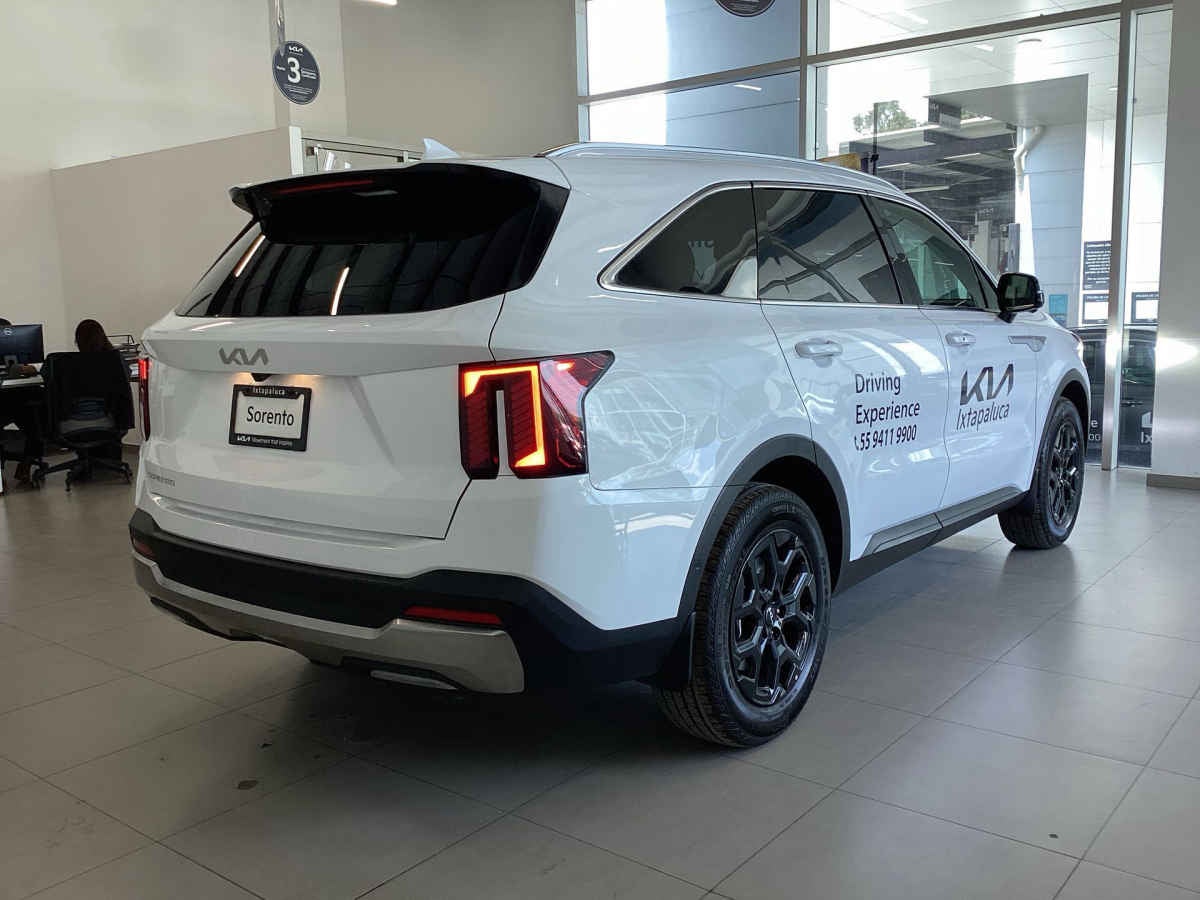2026 Kia Sorento 5p SXL L4/2.5/T Aut