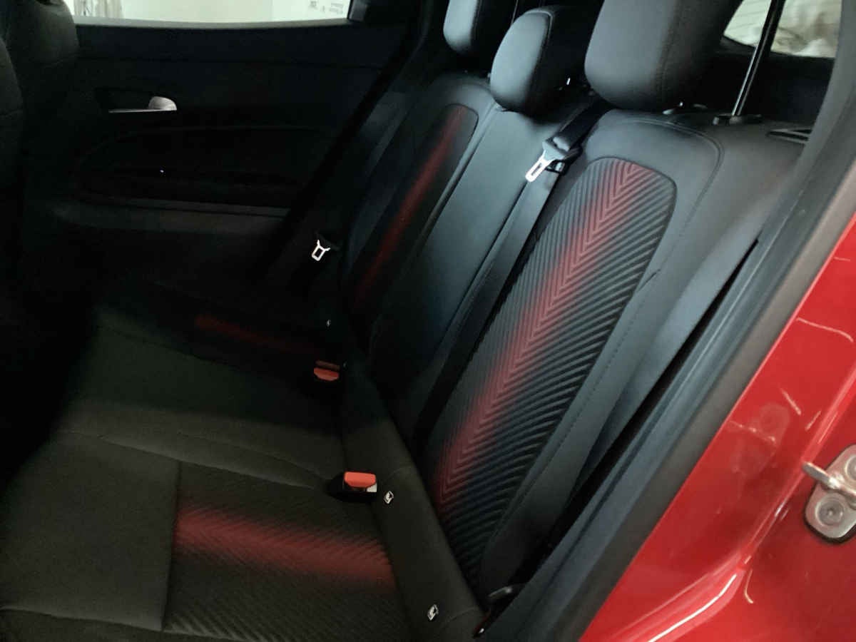2026 Alfa Romeo Junior TI 5p Junior TI L3/1.2/T MHEV Aut