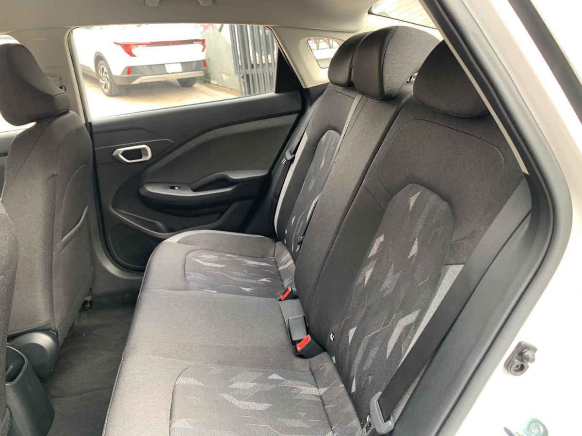 2027 Kia K3 4p LX L4/1.6 Aut