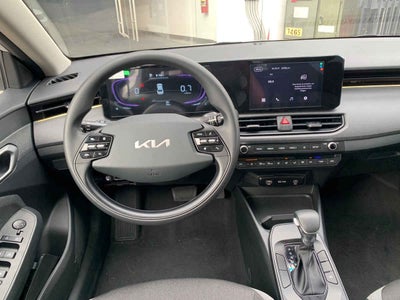 2027 Kia K3 4p LX L4/1.6 Aut