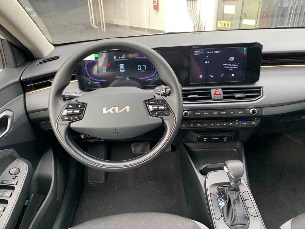 2027 Kia K3 4p LX L4/1.6 Aut