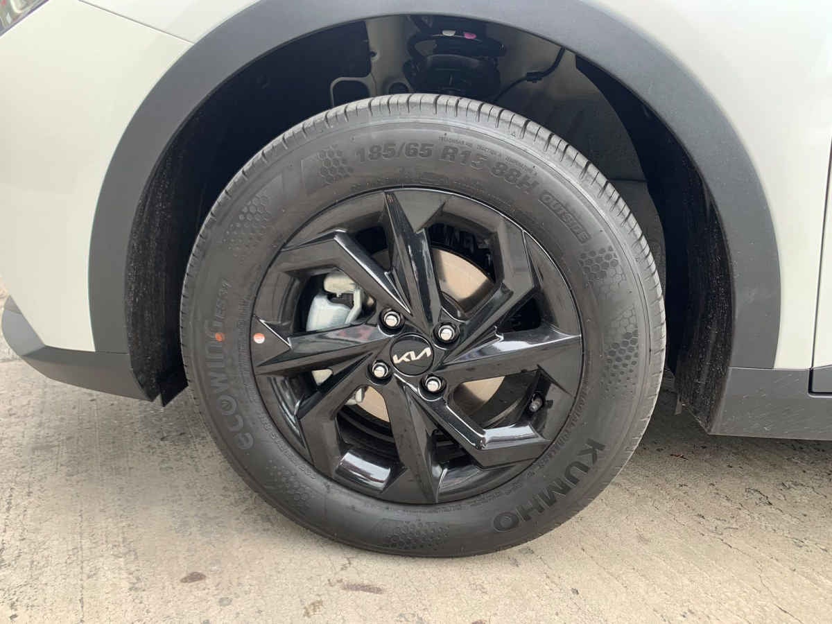 2027 Kia K3 4p LX L4/1.6 Aut
