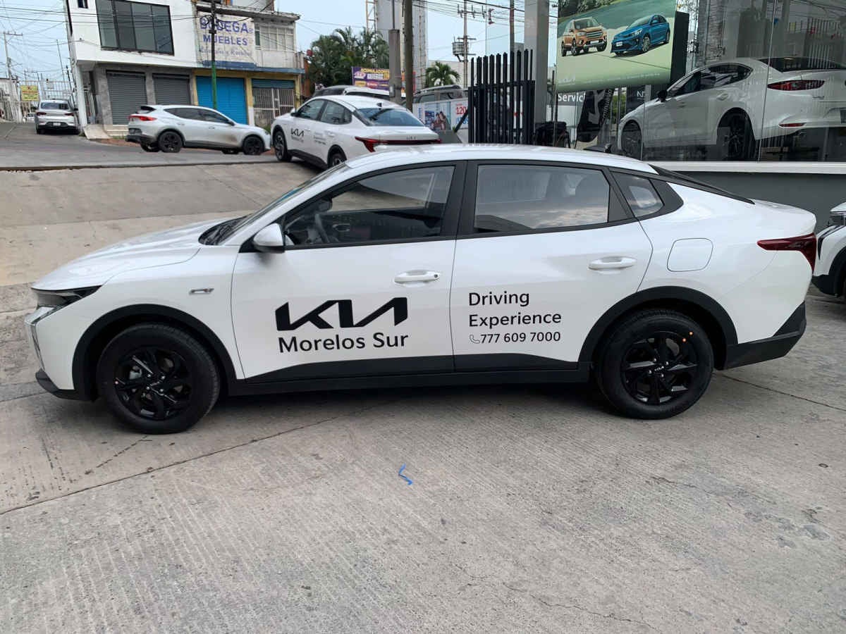 2027 Kia K3 4p LX L4/1.6 Aut