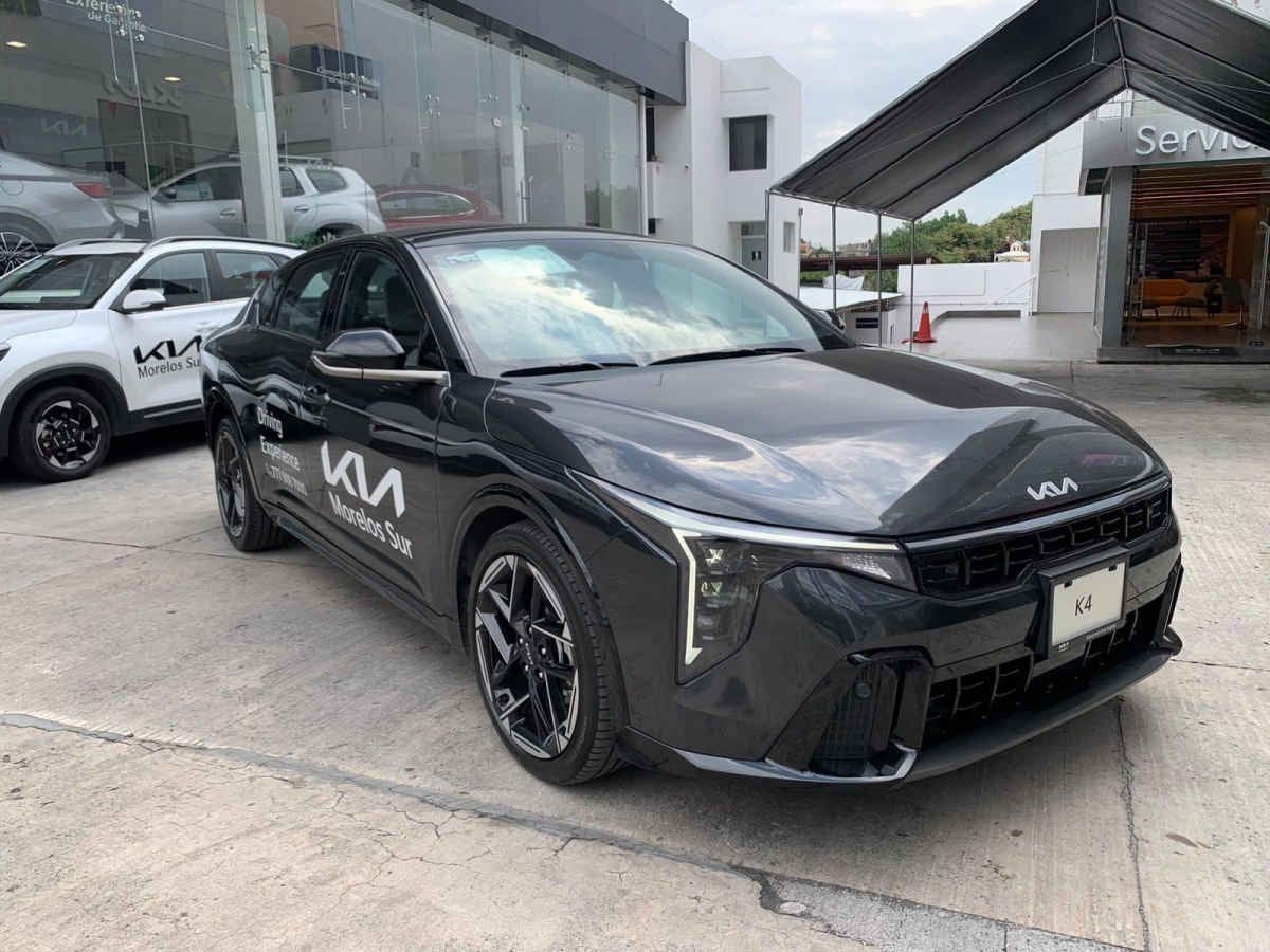 2027 Kia K4 4p GT Line L4/2.0 Aut