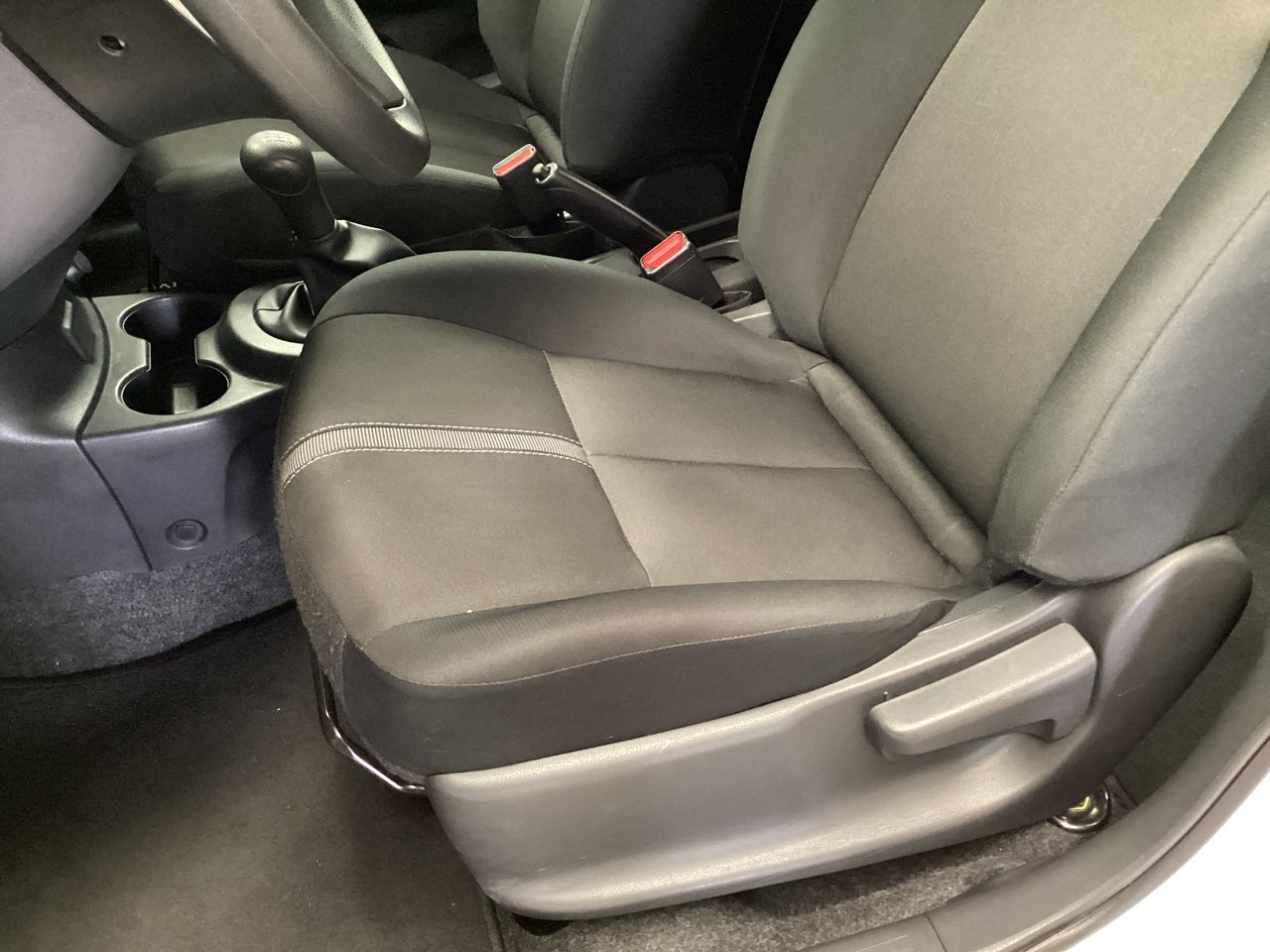 2025 Nissan V-Drive 1.6 A/C  Mt