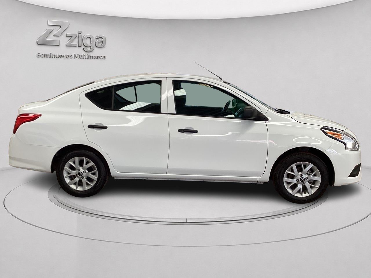 2025 Nissan V-Drive 1.6 A/C  Mt