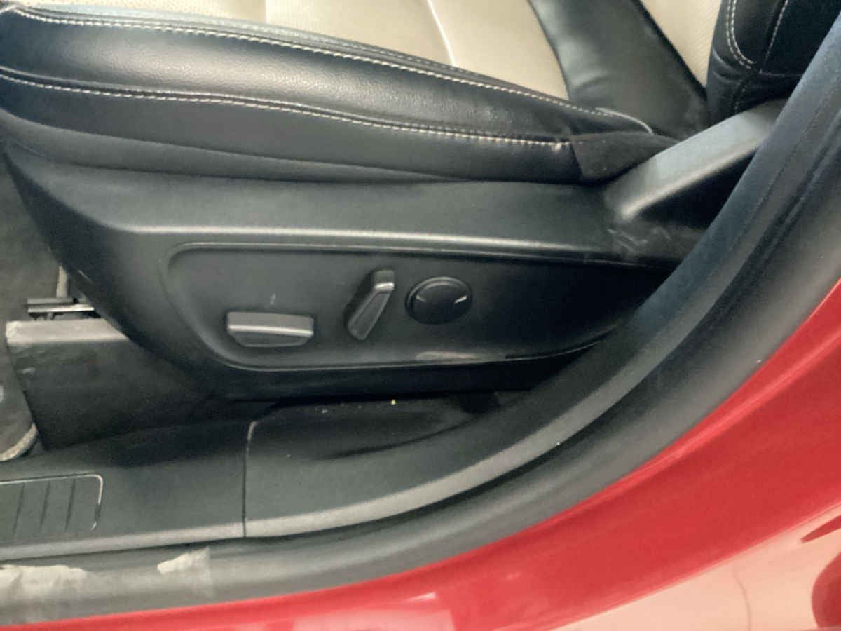 2022 Ford Escape 5p Titanium HEV L4/2.5 Aut