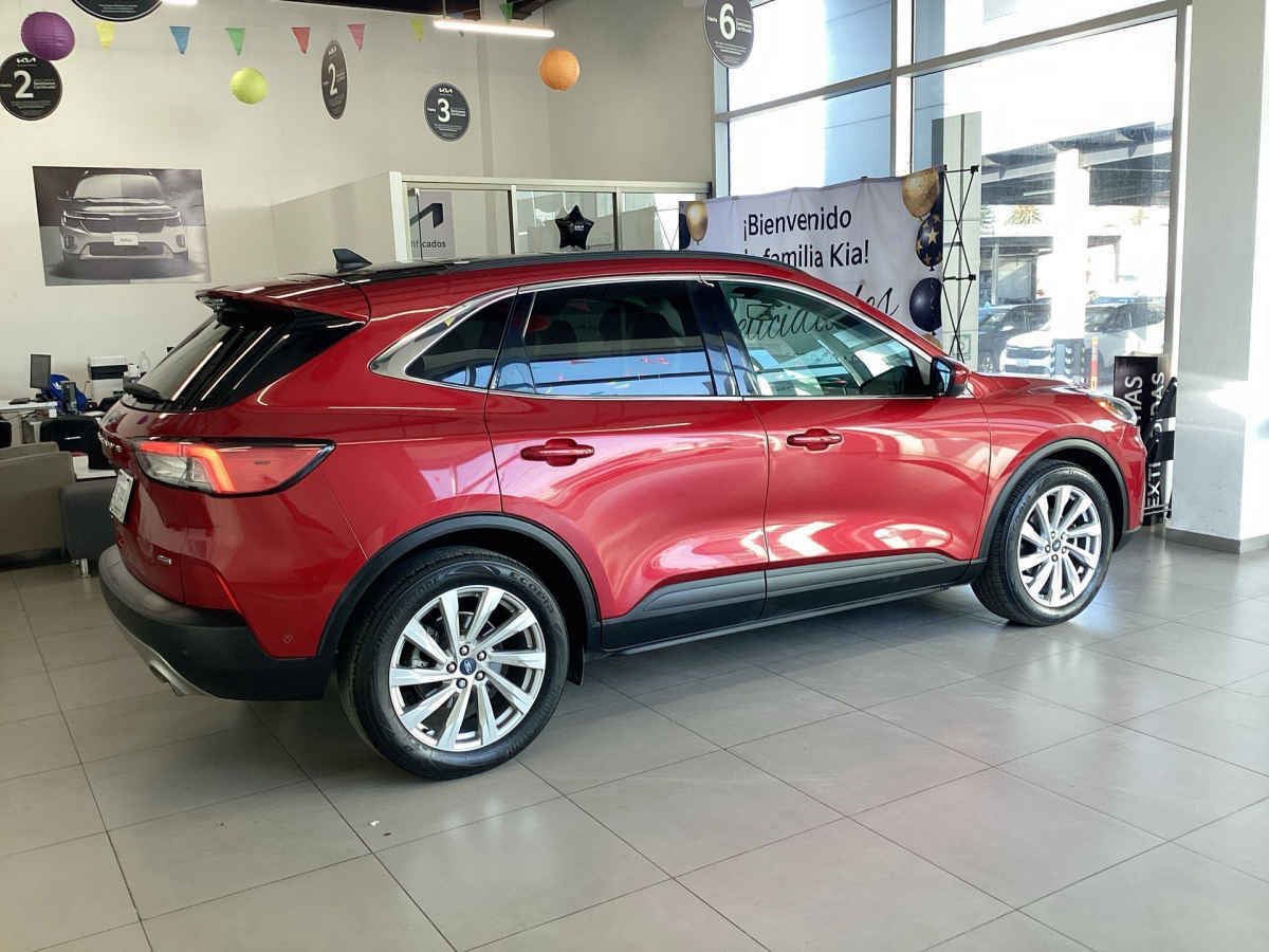 2022 Ford Escape 5p Titanium HEV L4/2.5 Aut