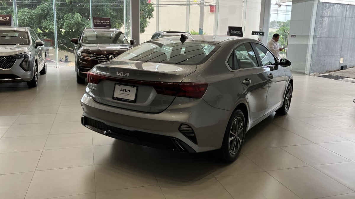 2024 Kia FORTE SEDAN 4p EX L4/2.0 Aut