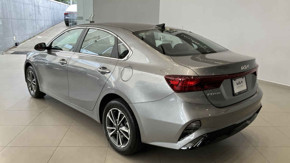 2024 Kia FORTE SEDAN 4p EX L4/2.0 Aut