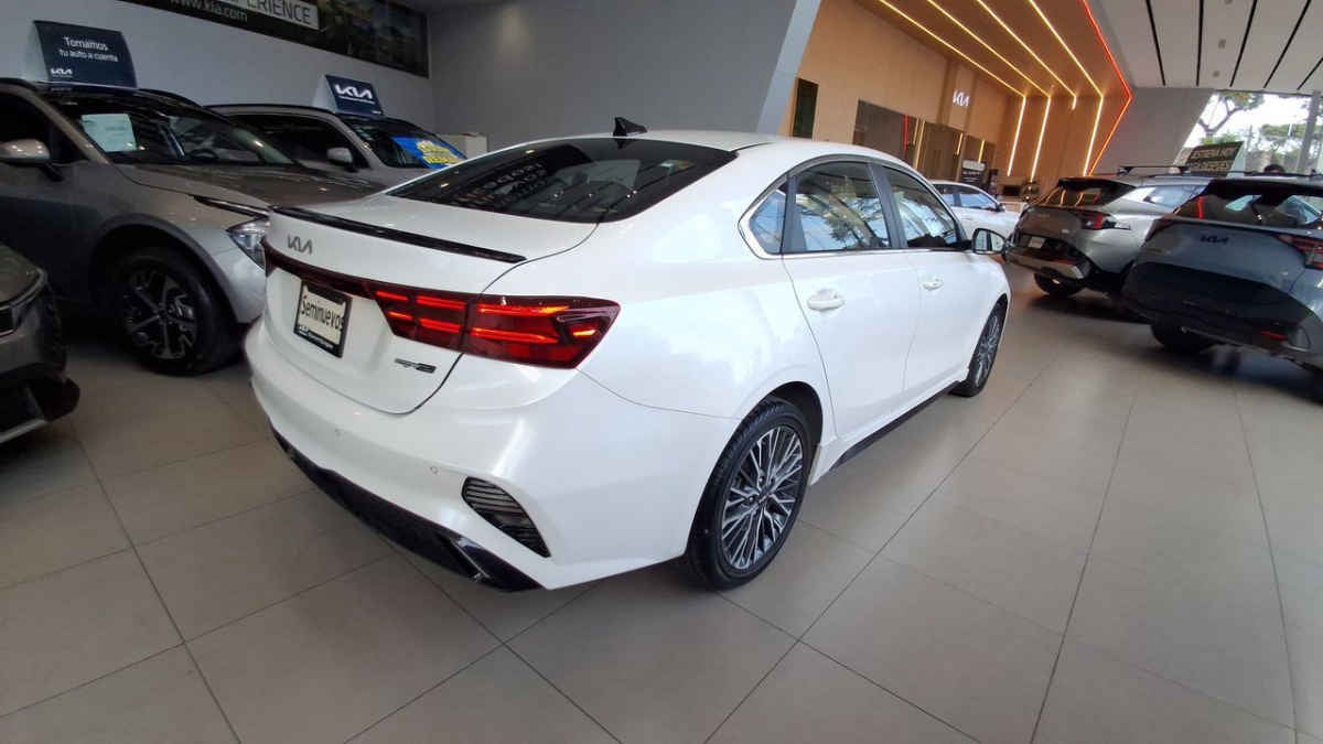 2023 Kia FORTE SEDAN 4p GT Line L4/2.0 Aut