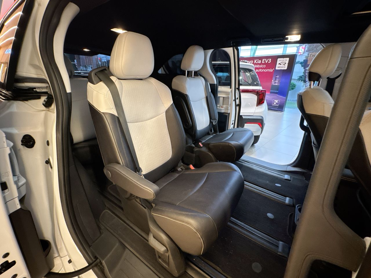 2025 Toyota Sienna 5p XSE HEV L4/2.5 Aut
