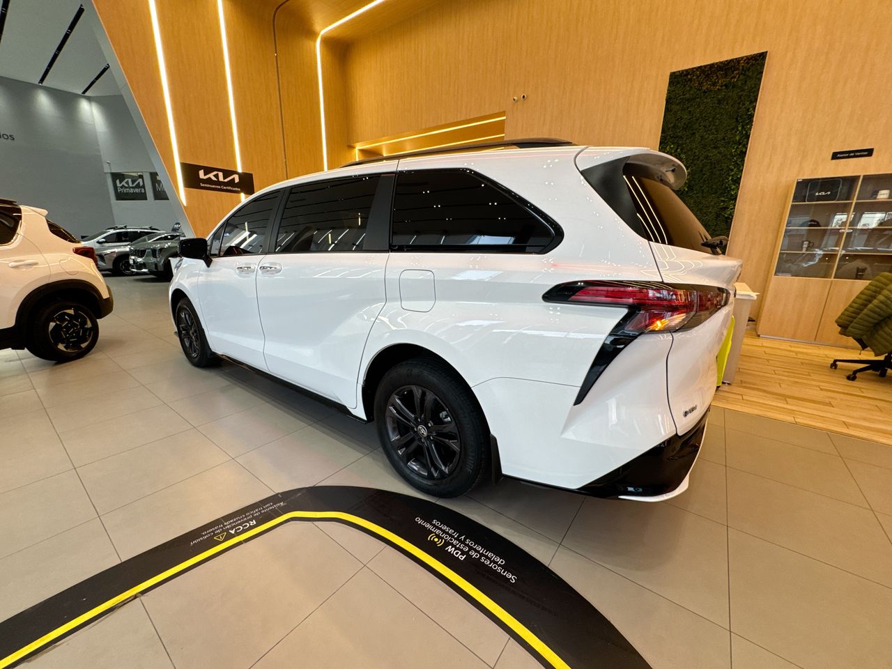 2025 Toyota Sienna 5p XSE HEV L4/2.5 Aut