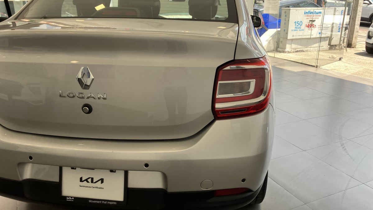 2024 Renault Logan 4p Intens L4/1.6 Aut