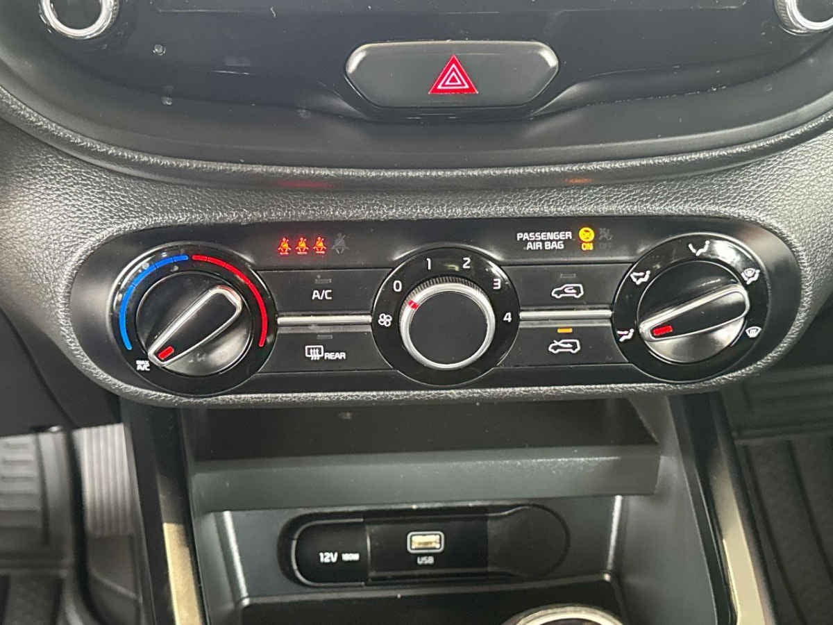2024 Kia Soul 5p LX L4/1.6 Man
