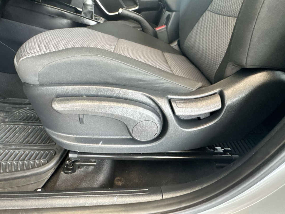 2024 Kia Soul 5p LX L4/1.6 Man