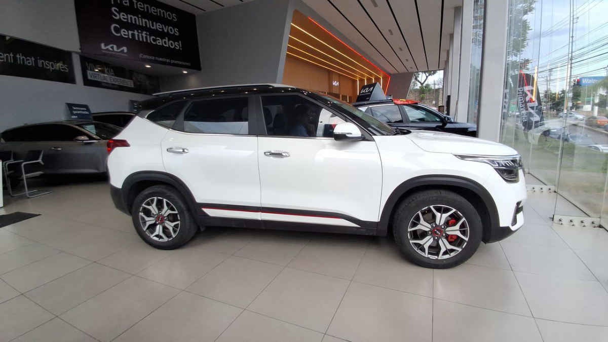 2023 Kia SELTOS 5p SX L4/1.6 Aut